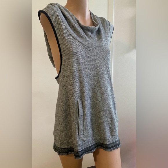 Organic Cotton Criss Cross hoody w pocket - Picture 1 of 7